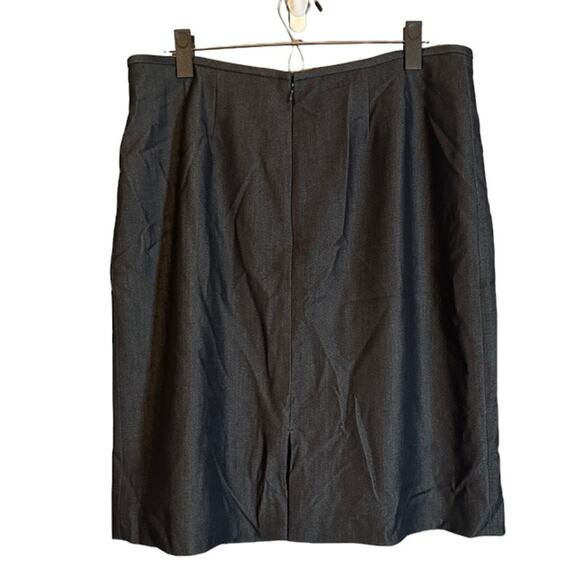 Tahari Women’s Black Knee Length Pencil Skirt Straight Fit Back Slit Size 12 - Picture 2 of 9